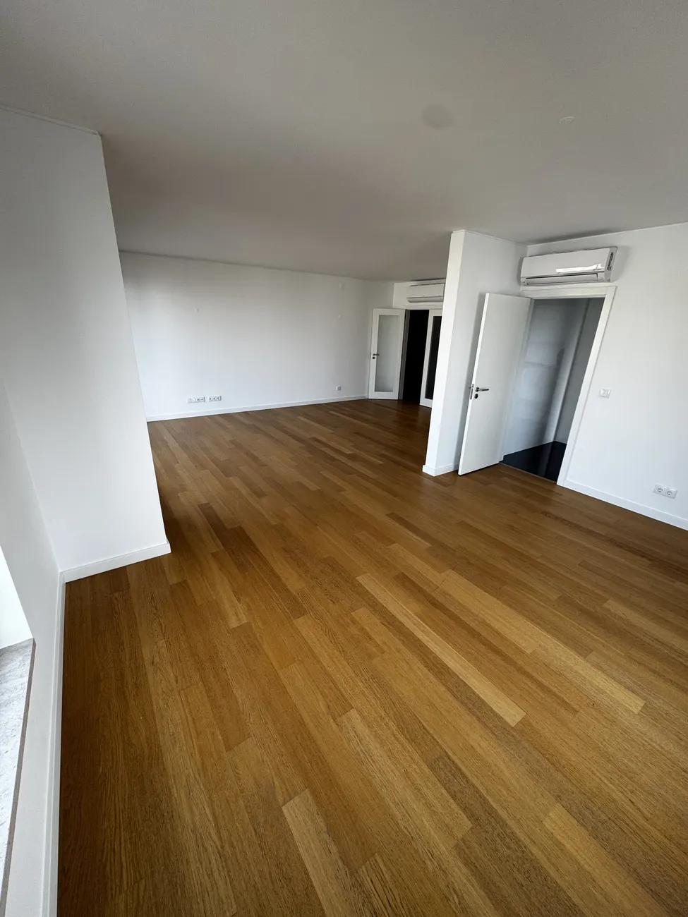 Sala com pavimento SPC instalado